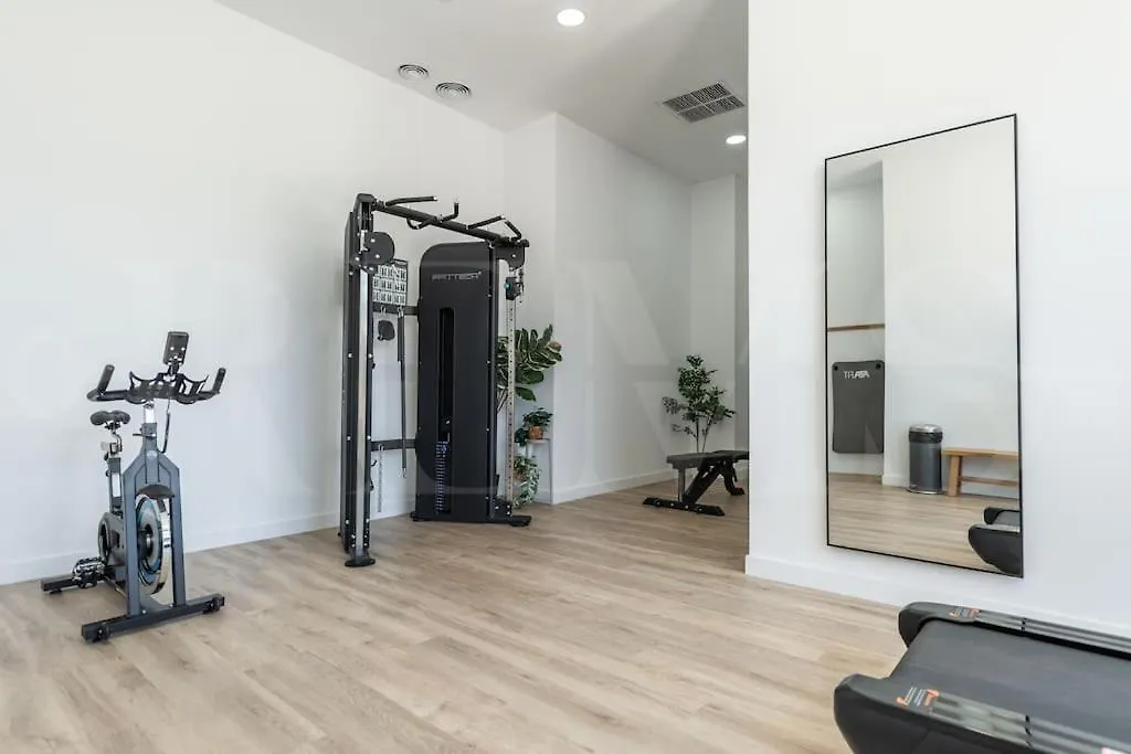Urban Sky Apartment With Parking & Gym By Rems Malaga