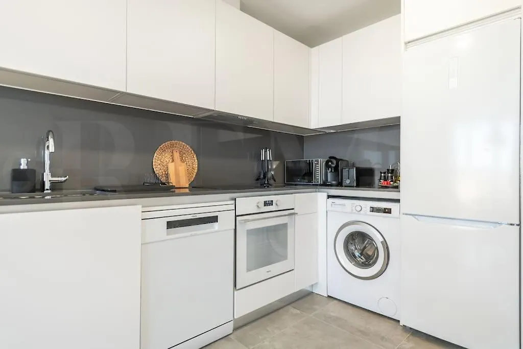 Urban Sky Apartment With Parking & Gym By Rems Malaga